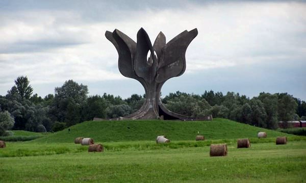 Памятник жертвам концлагеря Ясеноваца, Хорватия