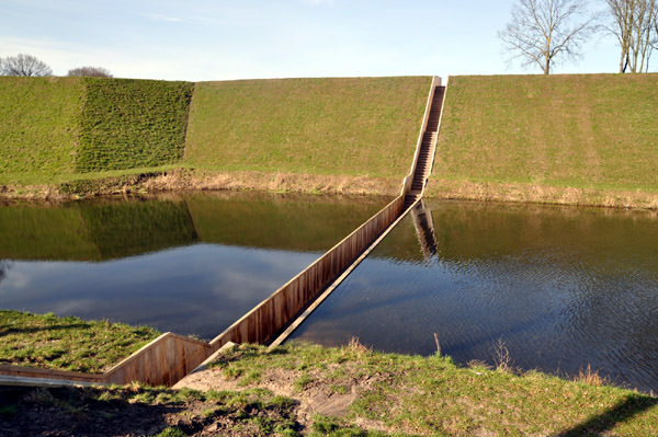 Moses Brücke, Die Niederlande