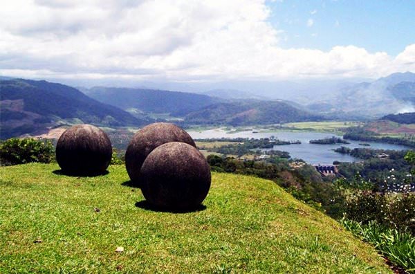 Stone Spheres of Diquis Tribes, Kosta Rika