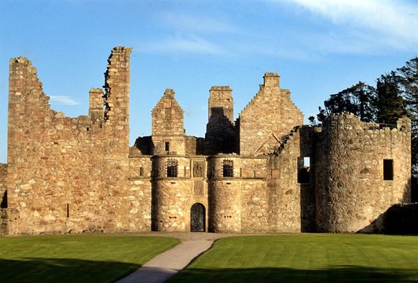 Замок Толкухон, Шотландия