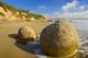 3  de cada 12 - Esferas de Piedra Moeraki, Nueva Zelanda