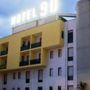 Hotel 90