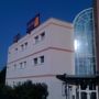 Hotel Cerise Lens