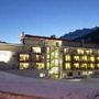 josl-mountain-lounging-hotel