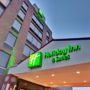 Holiday Inn Hotel & Suites Warren