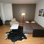 Osten tor lux apartment