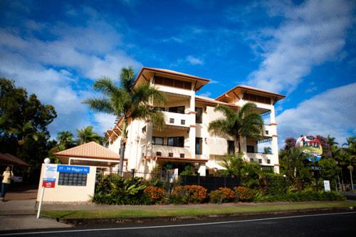 Отель City Plaza Apartments