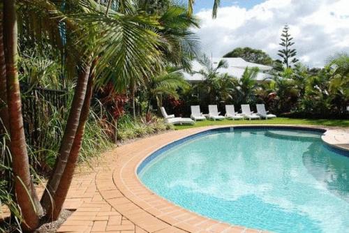 Отель Flynns on Surf Beach Villas