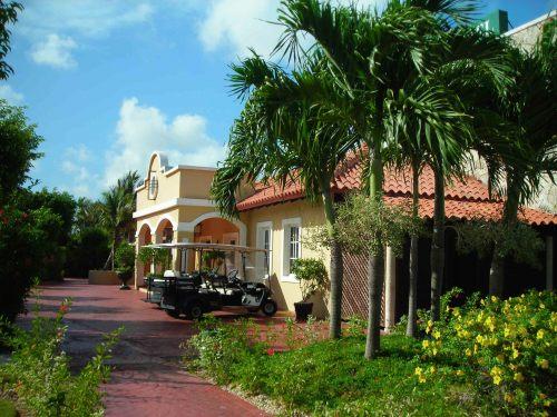 Отель The Golf Suites