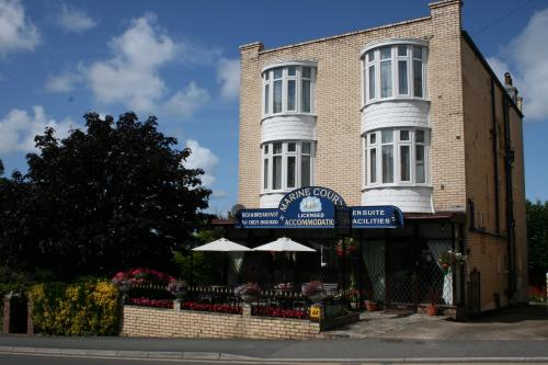 Отель Marine Court