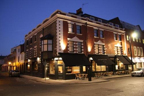 Отель The White Star Tavern