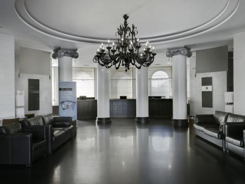 Hotel NH Excelsior