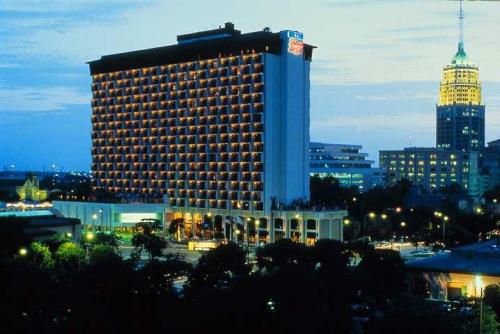 Отель Hilton Palacio del Rio