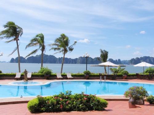 Hotel Tuan Chau Island Holiday Villa Halong Bay