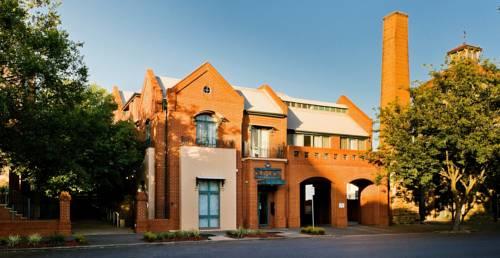 Фото отеля Majestic Old Lion Apartments, Adelaide